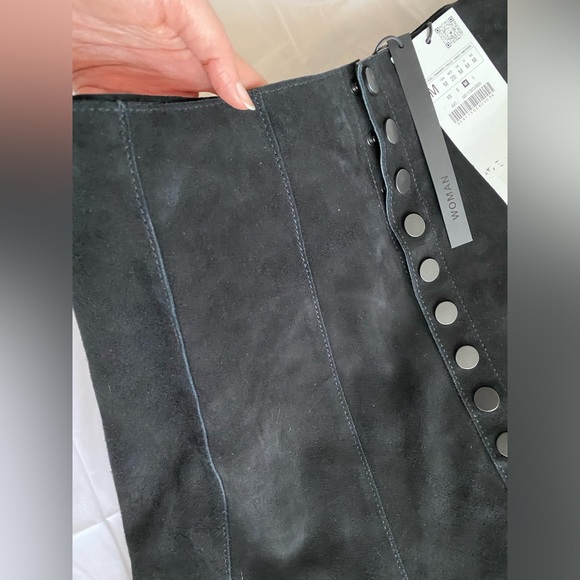 Zara Leather Suede Mid rise Mini Skirt STEVEN MEISEL Black button M NWT $230 - Picture 2 of 16